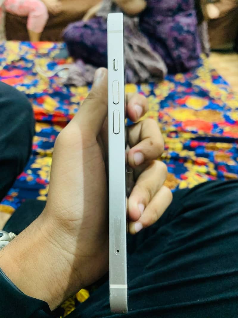 Apple iPhone 13 4