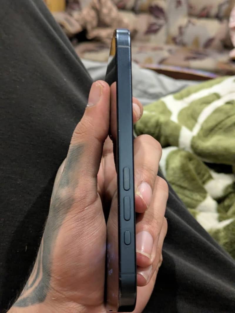 Apple iPhone 15 Pro 4