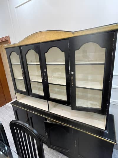 Wooden Showcase / Crockery Cabinet in Excellent Condition
