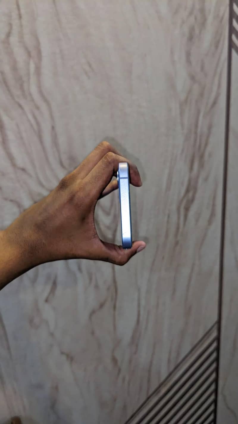 Apple iPhone 12 4