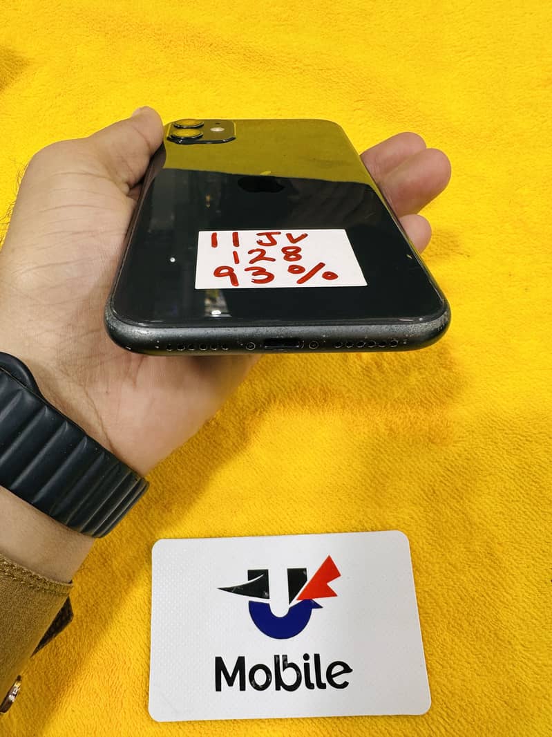 iPhone 11 3