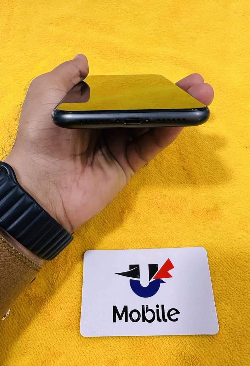 iPhone 11 4