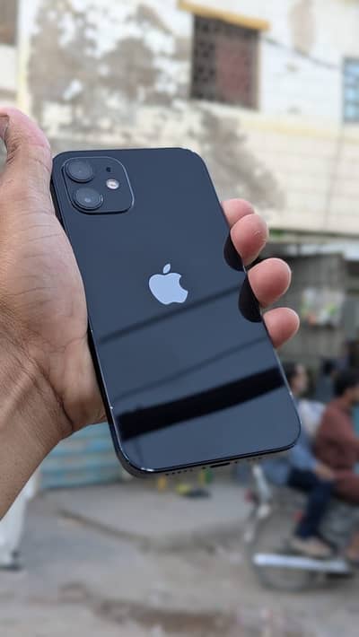 Apple iPhone 12