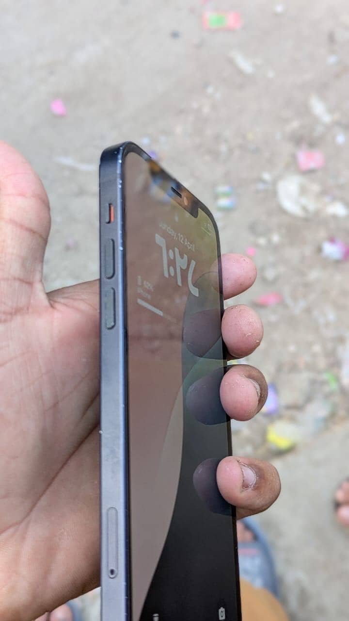 Apple iPhone 12 3