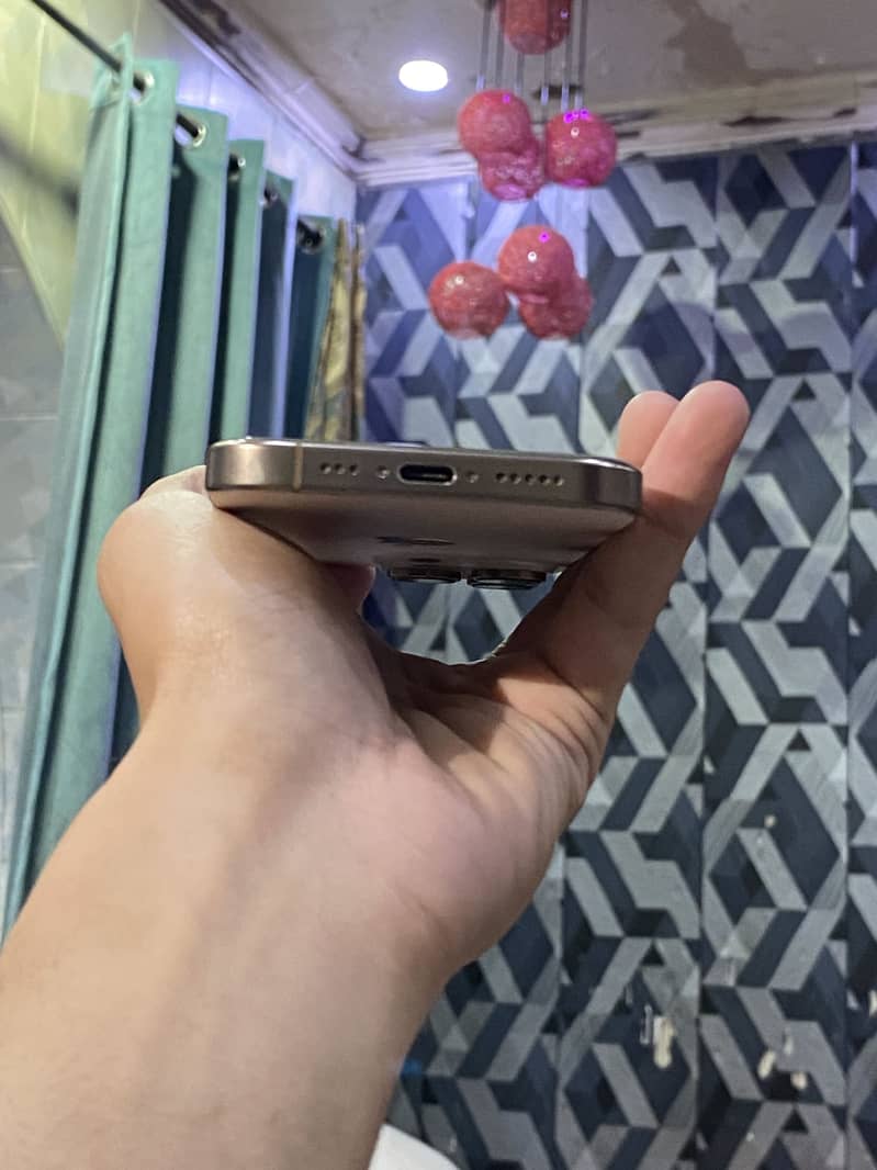 Apple iPhone 16 Pro 4