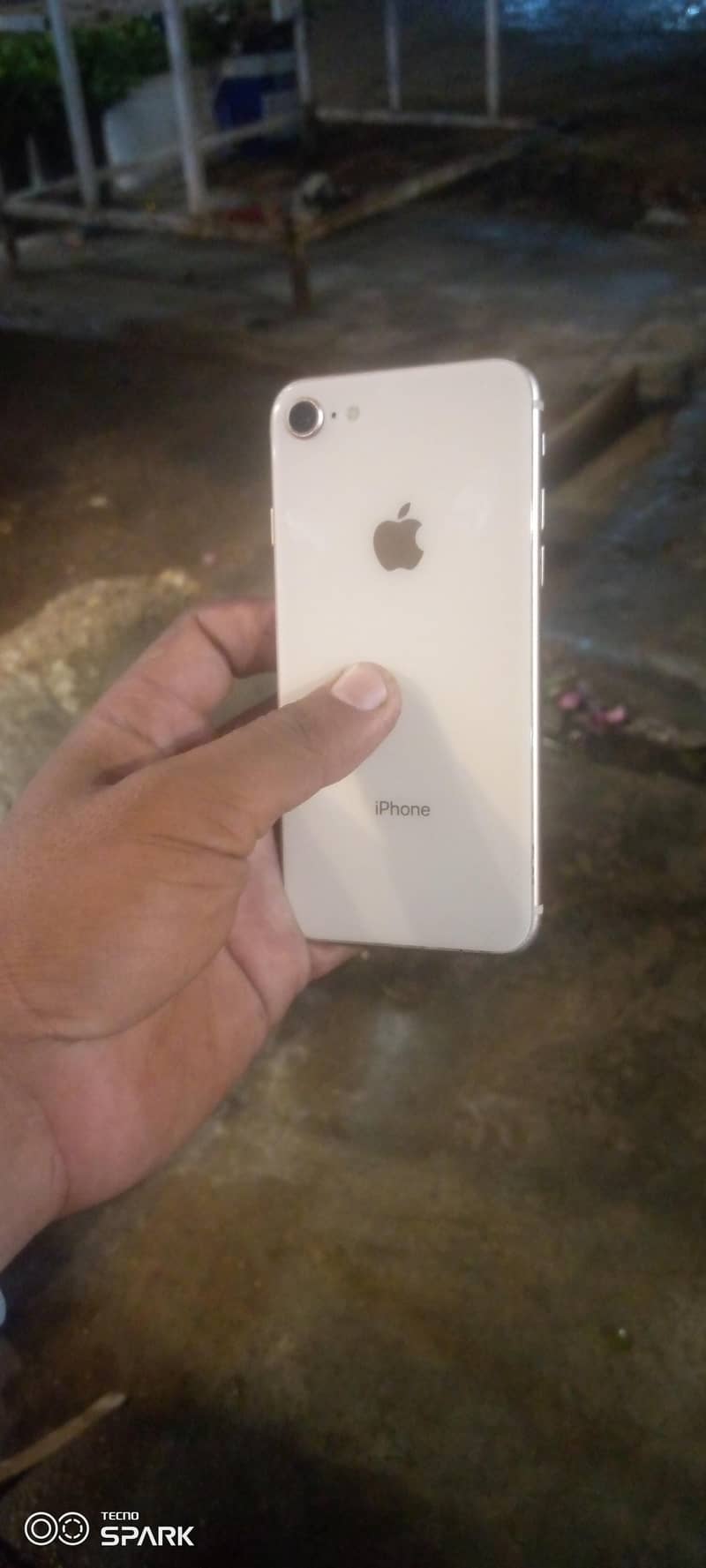 Apple iPhone 8 1
