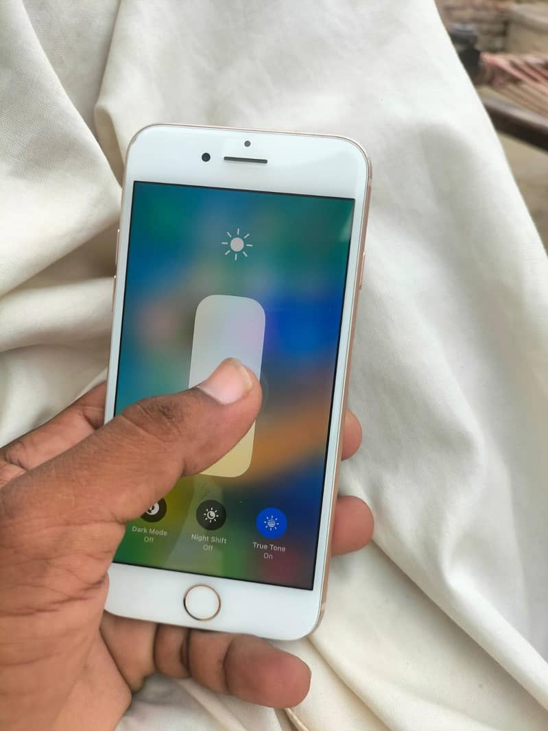 Apple iPhone 8 3