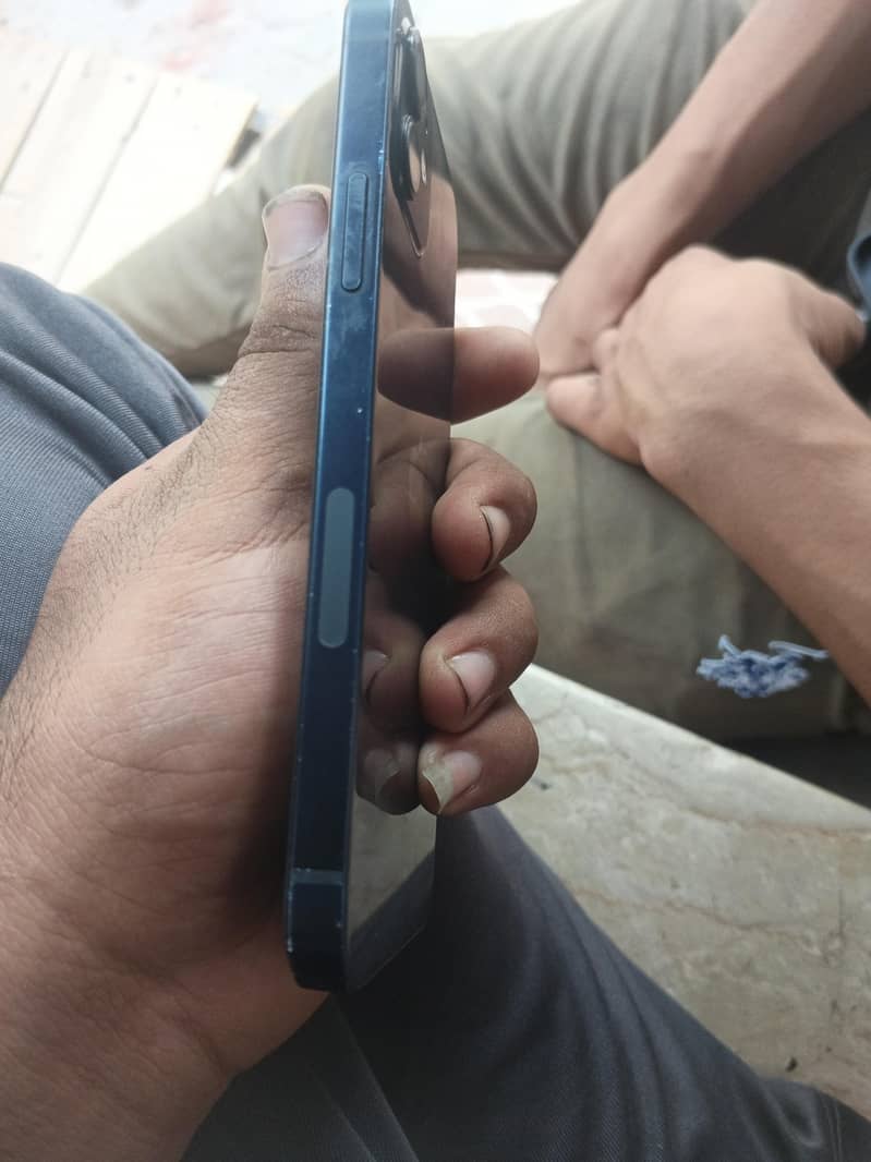 Apple iPhone 12 1