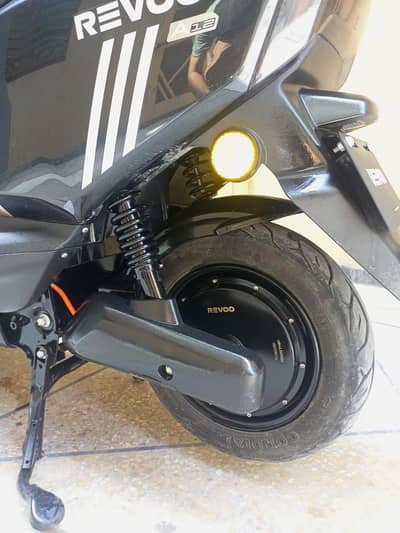 URGENT SELLING ELECTRIC SCOOTY REVOO A12 ------2026