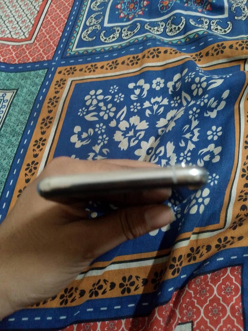 iphone XS 4