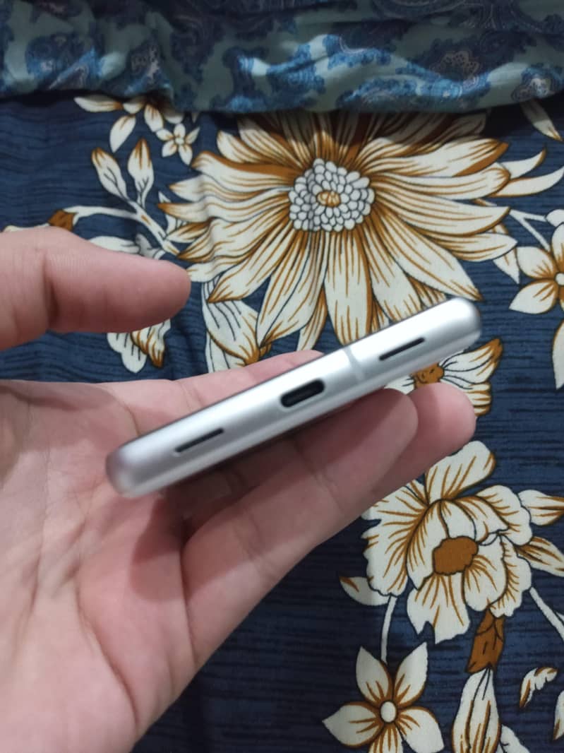Google Pixel 7a 1