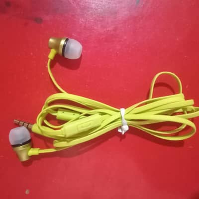 Handfree ( in metal ) 20 pieces available (per piece 100 rupees)