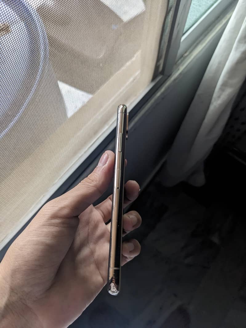 Apple iPhone XS 1