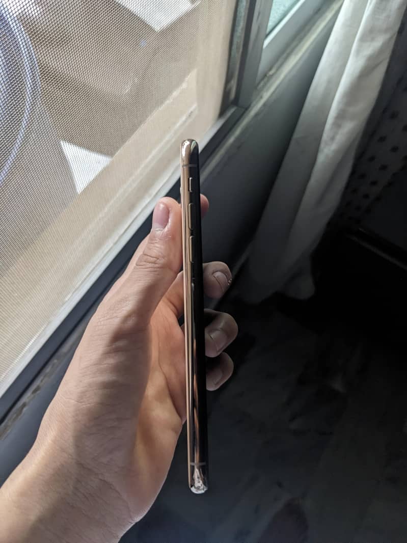 Apple iPhone XS 5