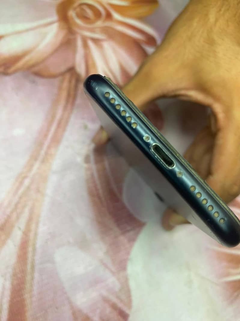Apple iPhone 7 1