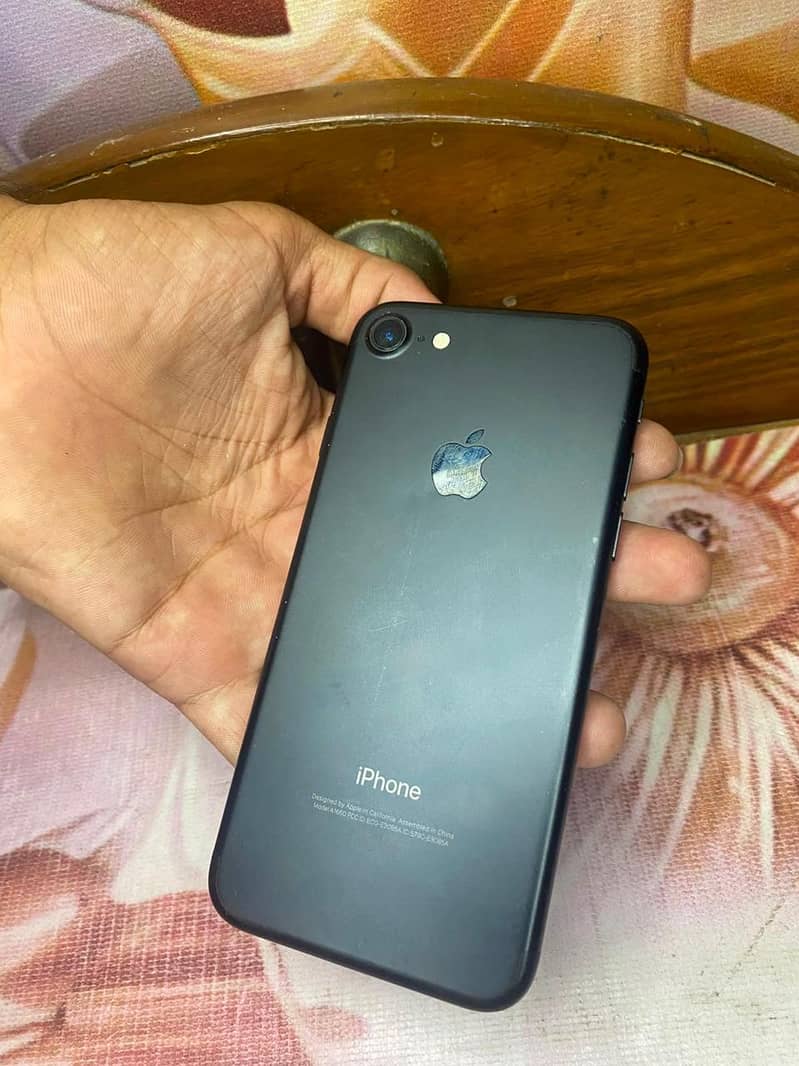 Apple iPhone 7 3