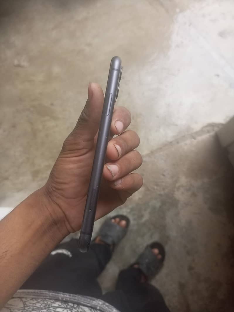 Apple iPhone 11 3