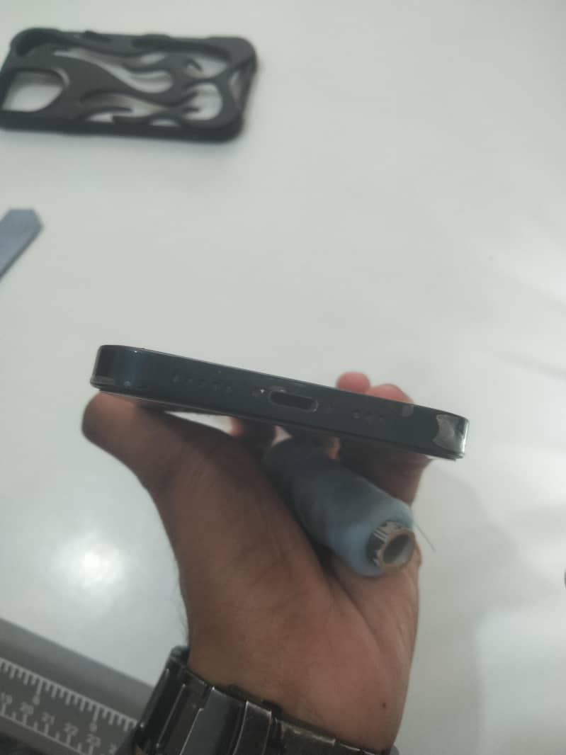 Apple iPhone 13 1