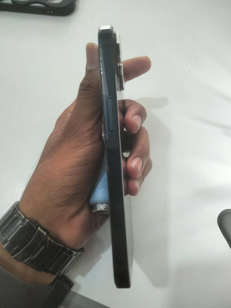 Apple iPhone 13 2