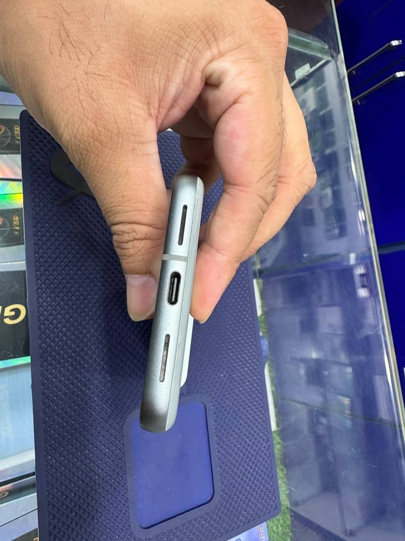 Google Pixel 8 2