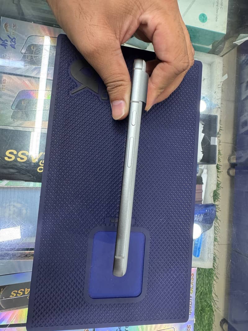 Google Pixel 8 4