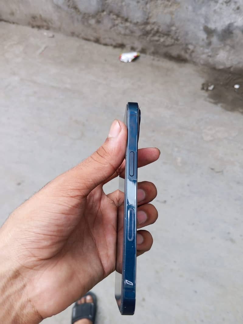 Apple iPhone 13 1