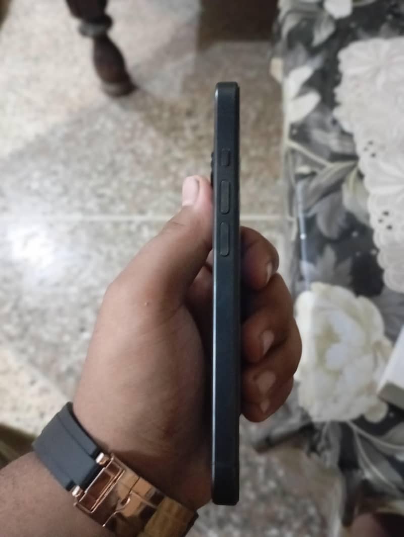 Apple iPhone 15 Pro 4
