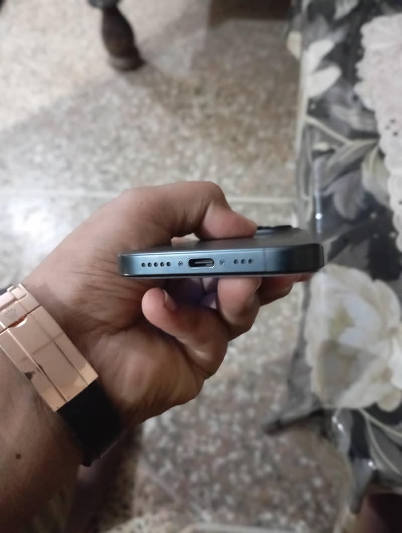 Apple iPhone 15 Pro 6