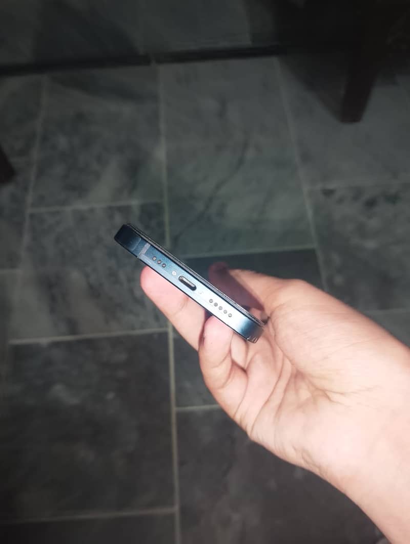 Apple iPhone 13 2