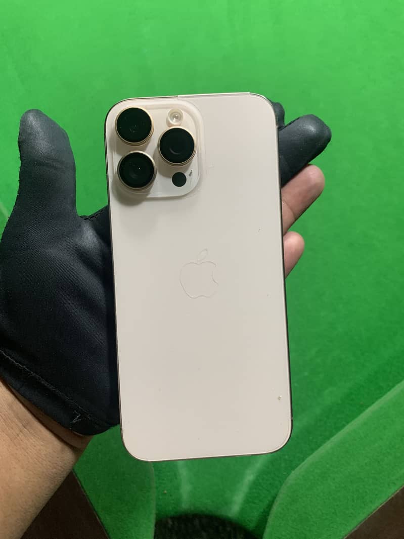 Apple iPhone 16 Pro Max 2