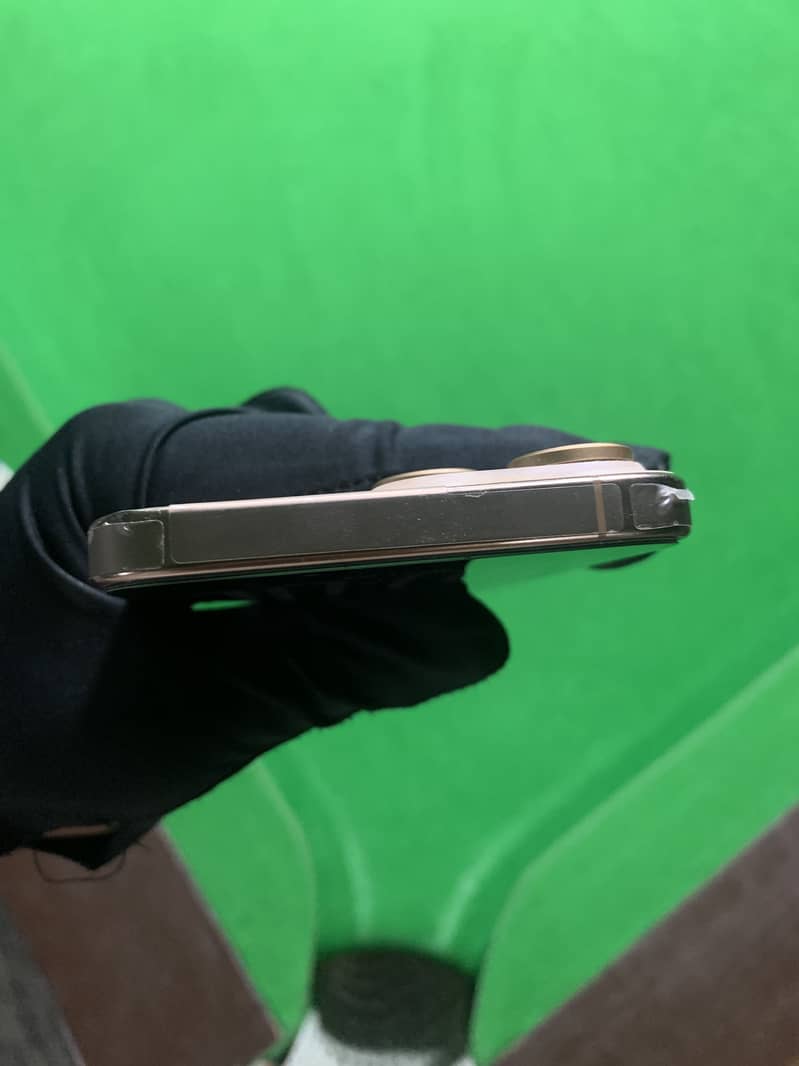 Apple iPhone 16 Pro Max 7