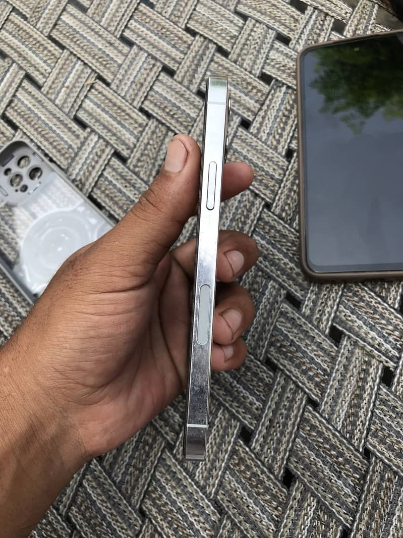 iphone 12 pro 4