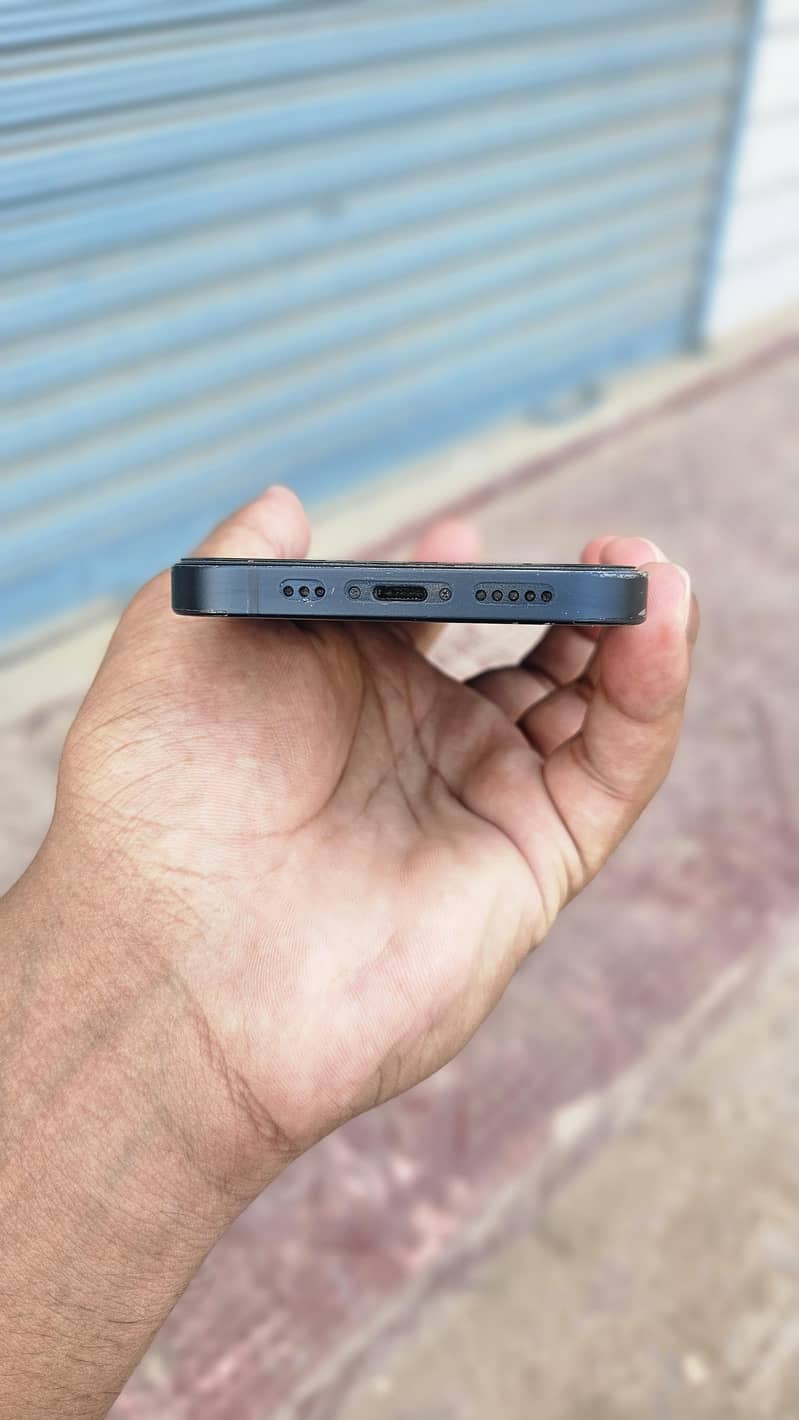 Apple iPhone 13 2
