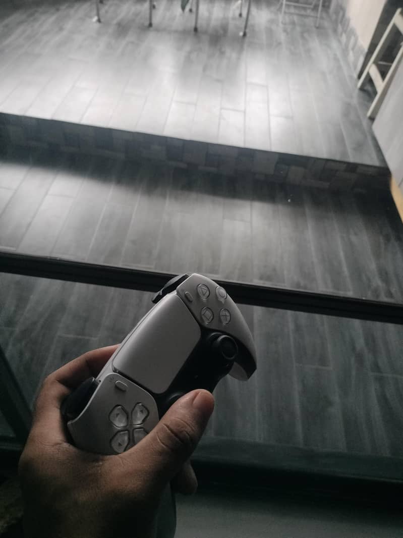 PS5 CONTROLLER 1
