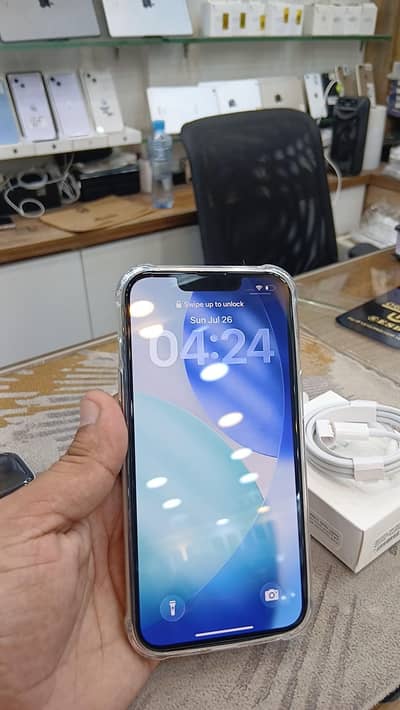 Apple iPhone 13