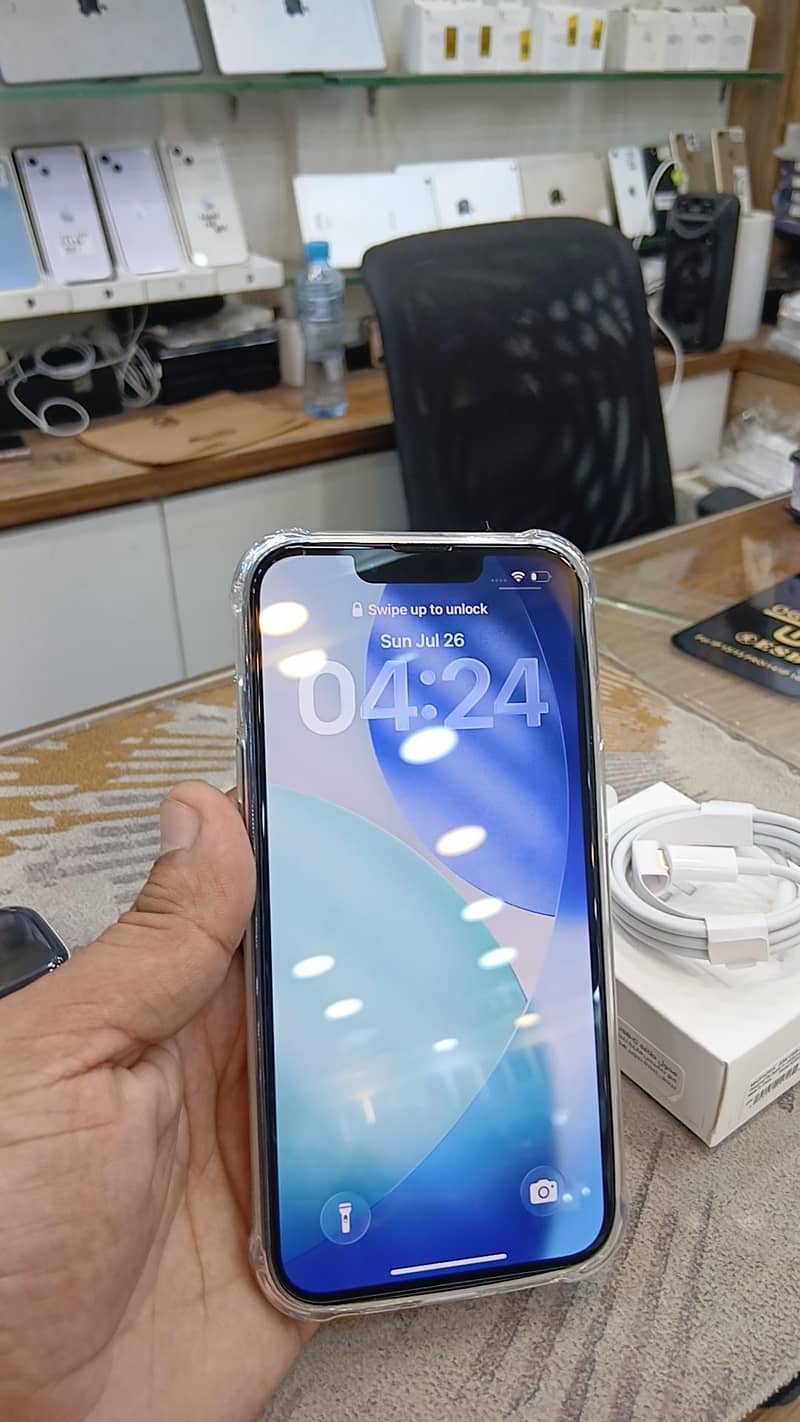 Apple iPhone 13 0