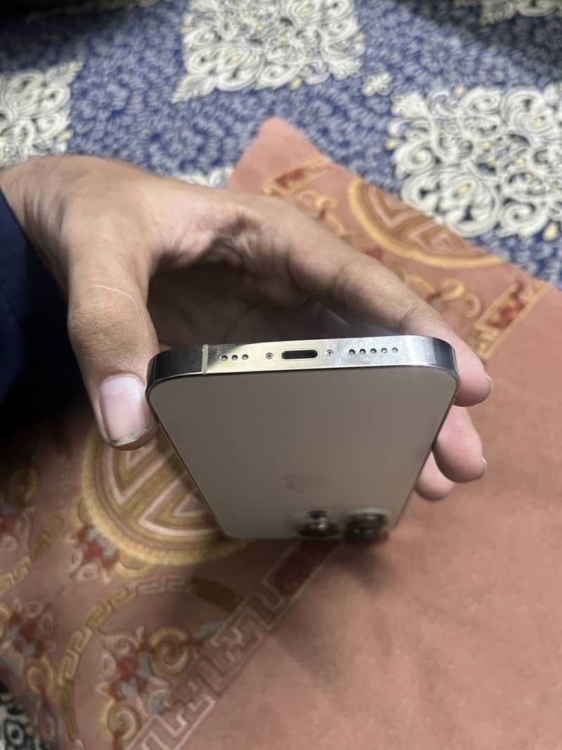 iPhone 14 Pro 4