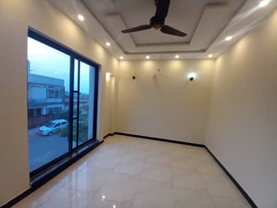10 Marla Upper Portion For Rent In Jasmine Block Bahria Town Lahore
