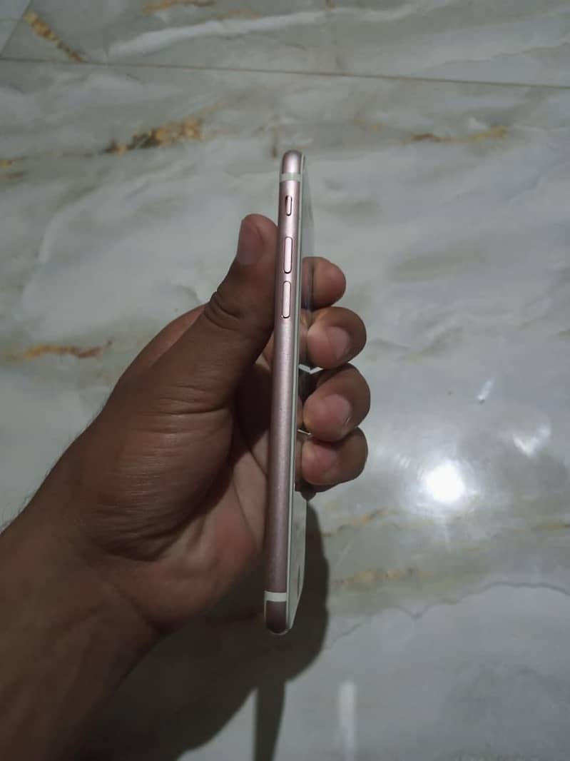 Apple iPhone 7 2