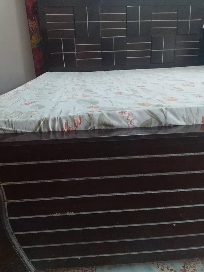 King size bed 1