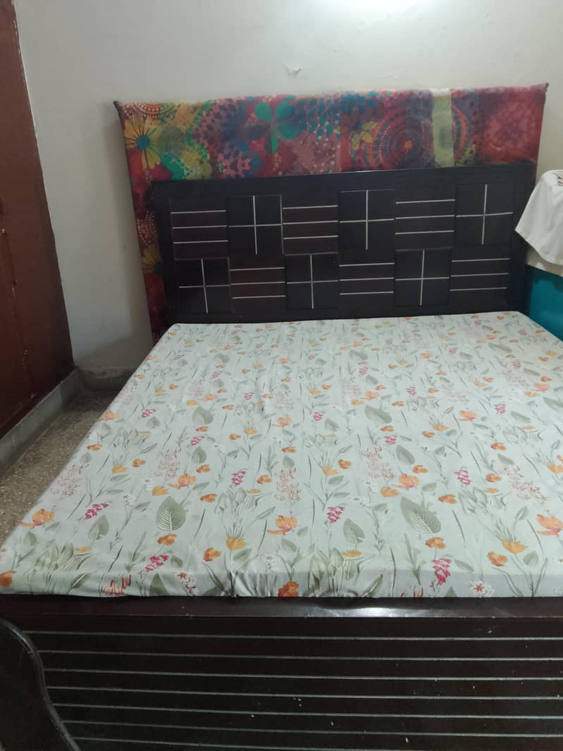 King size bed 8