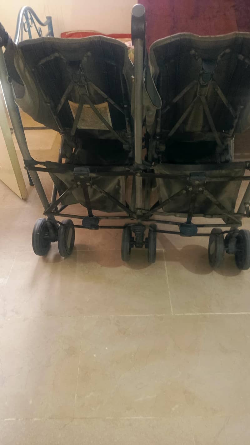 twine stroller 0
