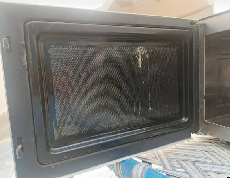 Microvave Oven 2