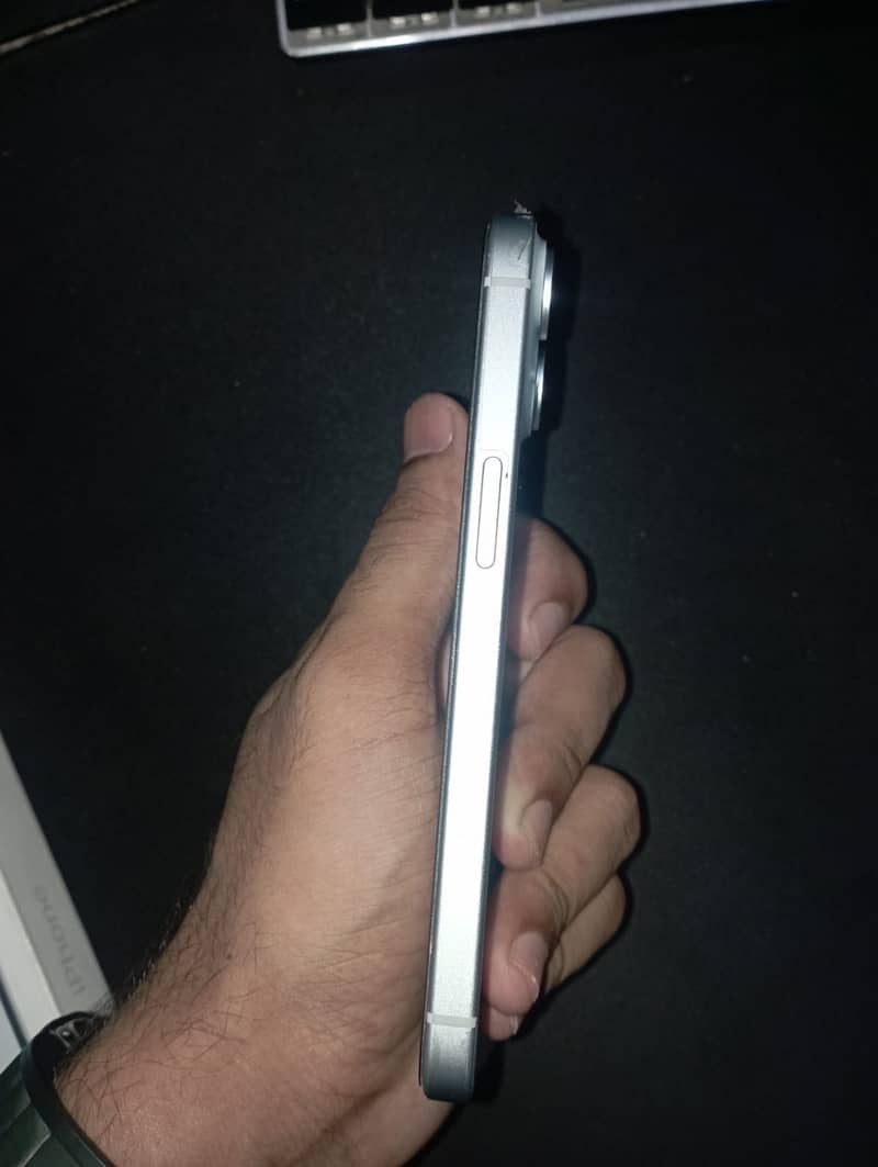 Apple iPhone 15 2