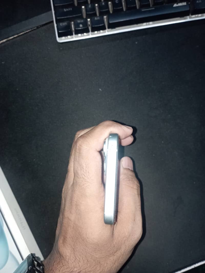 Apple iPhone 15 5