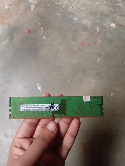 4GB RAM DDR4.
