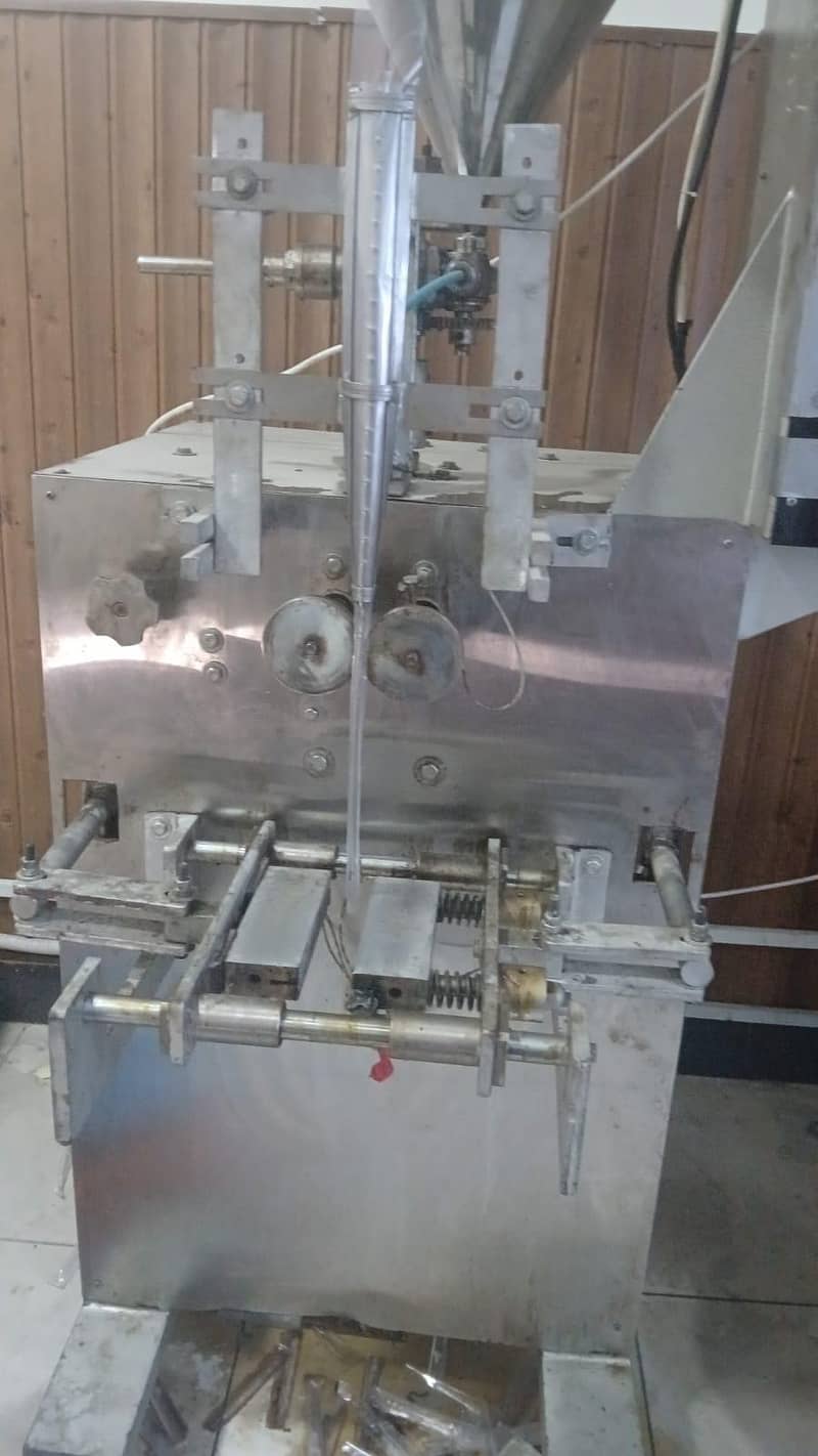Automatic Liquid Packing Machine (VFFS) 1
