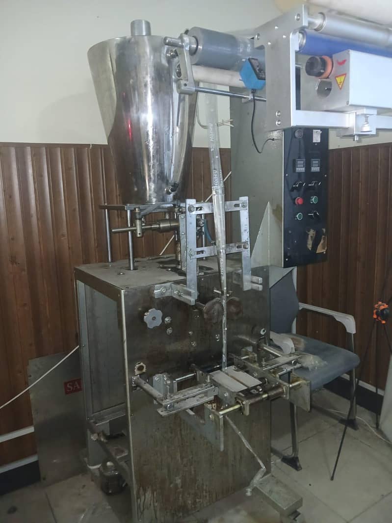 Automatic Liquid Packing Machine (VFFS) 3