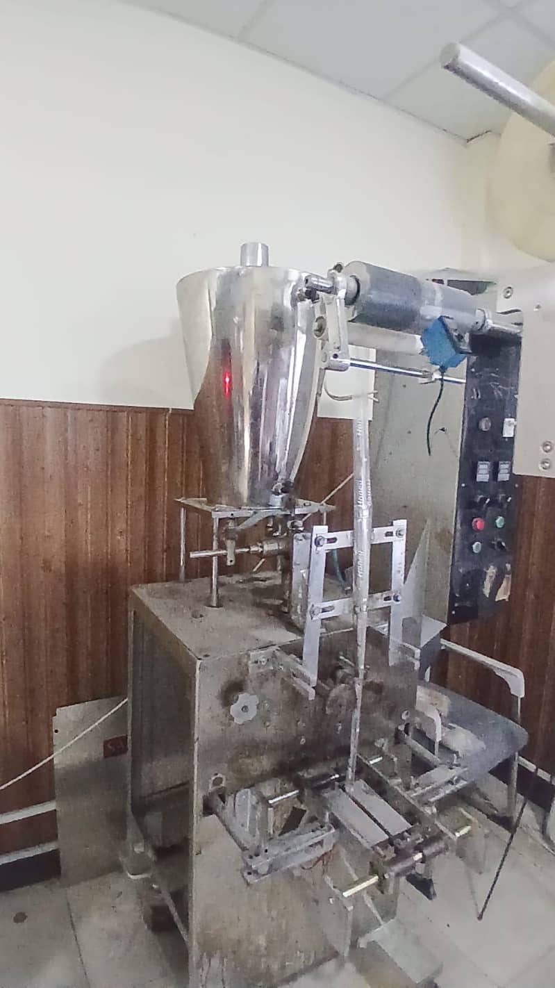 Automatic Liquid Packing Machine (VFFS) 4