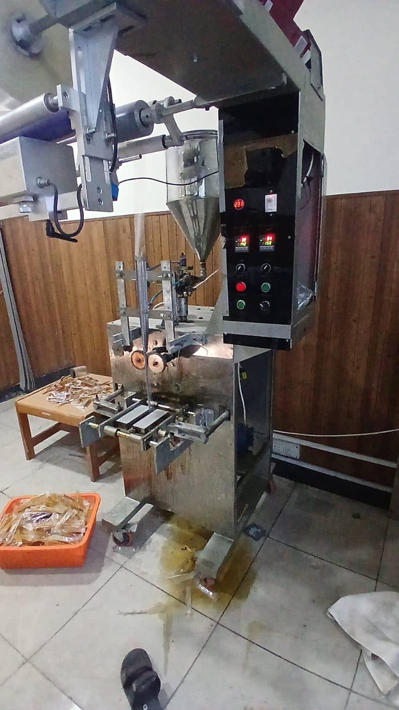 Automatic Liquid Packing Machine (VFFS) 6